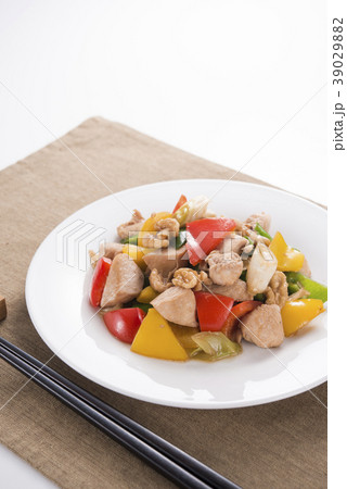 鶏肉とパプリカのくるみ炒め 鶏肉とパプリカのくるみ炒め 39029882