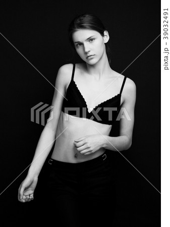 Model test with beautiful fashion model posing Model test with beautiful fashion model posing 39032491