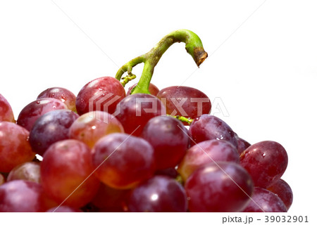 Ripe red grape with bunch isolated Ripe red grape with bunch isolated 39032901