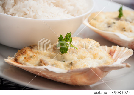 scallops shell and rice in a plate scallops shell and rice in a plate 39033022