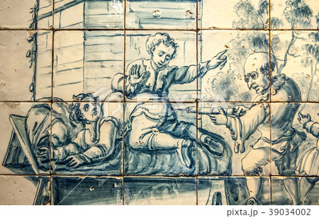 Vintage azulejos, traditional Portuguese tiles 39034002