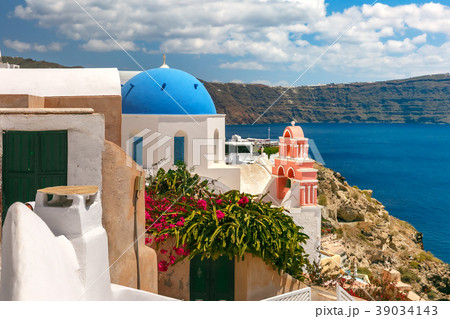 Picturesque view of Oia, Santorini, Greece 39034143