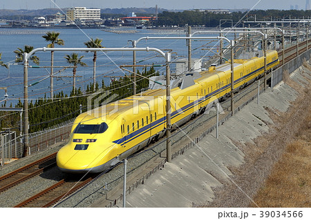 ドクターイエロー 浜名湖を通過 39034566