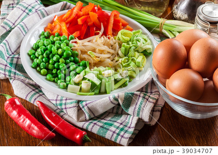 Ingredients ready for preparing egg fu yung 39034707