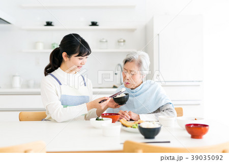 介護 食事介助 39035092