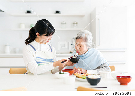 介護 食事介助 39035093
