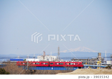 名鉄電車と御嶽山 39035342