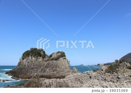 越前海岸 鉾島(福井県 福井市 南菅生町) 越前海岸 鉾島(福井県 福井市 南菅生町) 39035369