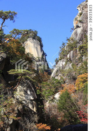 秋の昇仙峡・覚円峰 39035835