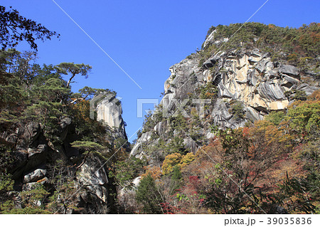 秋の昇仙峡・覚円峰 39035836