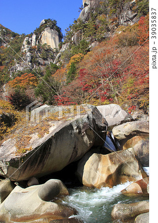 秋の昇仙峡・覚円峰 39035837