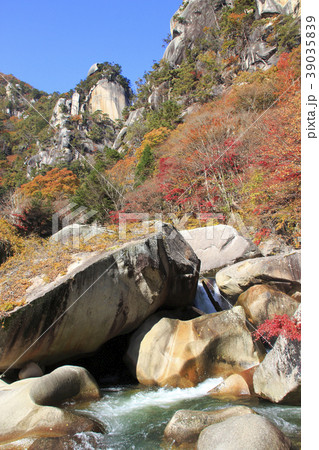 秋の昇仙峡・覚円峰 39035839