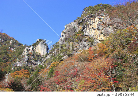 秋の昇仙峡・覚円峰 39035844