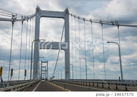 しまなみ海道 来島海峡大橋を走行中 しまなみ海道 来島海峡大橋を走行中 39037570