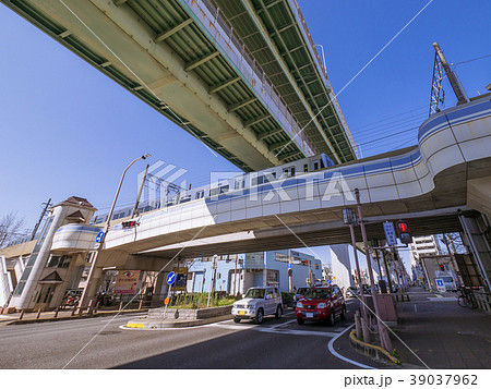 名古屋市北区清水都市風景 清水一丁目交差点 名鉄瀬戸線 清水駅の写真素材