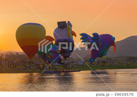 sweet sunset behide balloons sweet sunset behide balloons 39039570