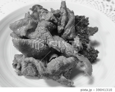 家庭的で素朴な自家製の「薄切りの牛焼き肉」 39041310