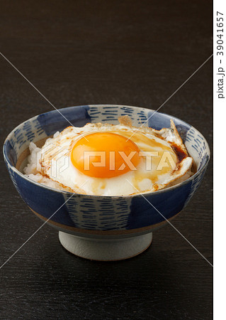 目玉焼き乗せご飯 39041657