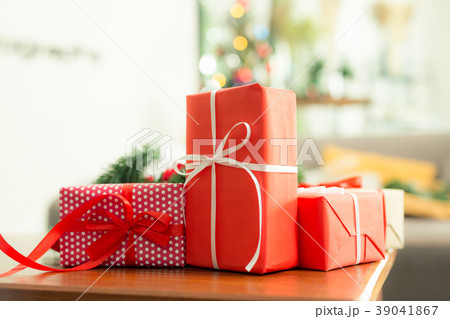 Handmade gift box placed on a wooden table 39041867