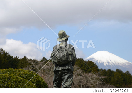 富士を仰ぐ宮様 39042201