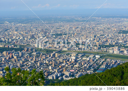 北海道 札幌の町並み 藻岩山展望台からの眺めの写真素材