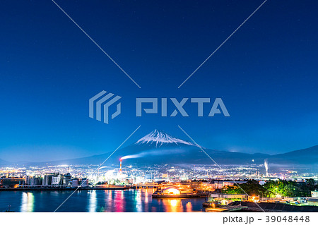 《静岡県》富士山を望む・田子の浦の夜景 39048448