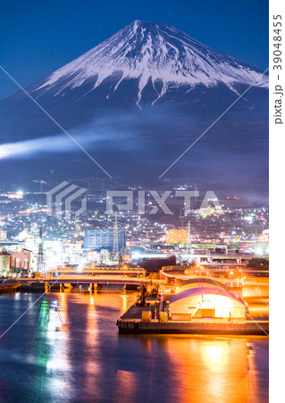 《静岡県》富士山を望む・田子の浦の夜景 39048455