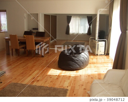 中古中宅をリフォームしたばかりのリビングダイニング 39048712