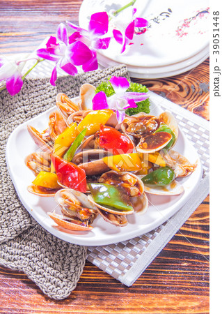 clam or mussel cuisine 39051448