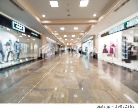Shopping mall blur background Shopping mall blur background 39052365