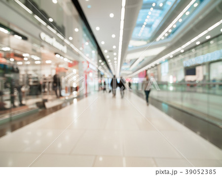 Shopping mall blur background Shopping mall blur background 39052385
