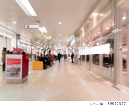 Shopping mall blur background Shopping mall blur background 39052397