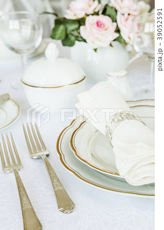 Elegance table setting Elegance table setting 39052591