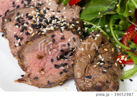 Grilled thai beef salad. 39052987