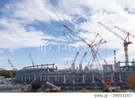 建設が進む新国立競技場(2017年11月26日撮影) 建設が進む新国立競技場(2017年11月26日撮影) 39053167