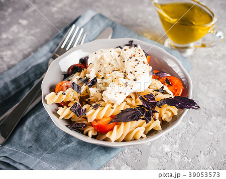 Pasta fusilli with cherry, mozarella and basil 39053573