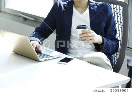 若いビジネスマン 若いビジネスマン 39053905