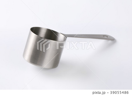 empty saucepan with handle empty saucepan with handle 39055486