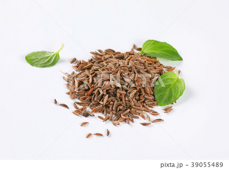 handful of caraway seeds 39055489