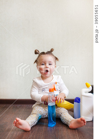 child playing with bottles with household child playing with bottles with household 39055651