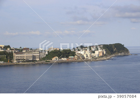 相模湾と伊豆稲取温泉・稲取岬（静岡県賀茂郡東伊豆町） 39057084