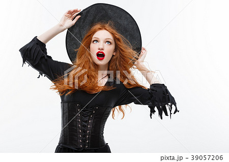 Halloween witch concept - Happy Halloween ginger Halloween witch concept - Happy Halloween ginger 39057206