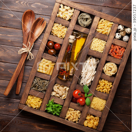 Various pasta in wooden box 39057237