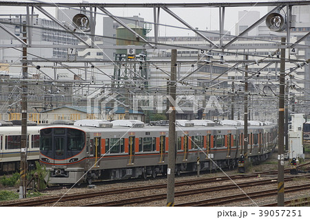 森之宮電車区に留置中の大阪環状線323系 39057251