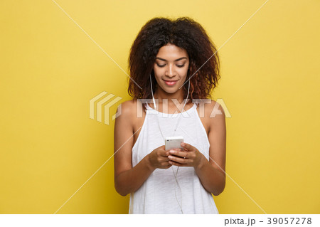 Lifestyle Concept - Portrait of beautiful African 39057278