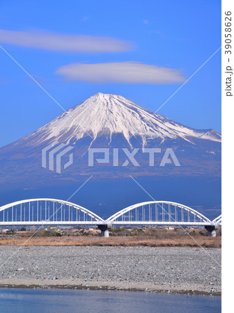 笠雲と富士山-6717 笠雲と富士山-6717 39058626
