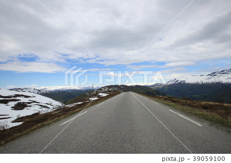 Spring mountain valley 39059100