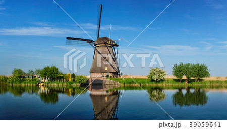 Windmills at Kinderdijk in Holland. Netherlands Windmills at Kinderdijk in Holland. Netherlands 39059641