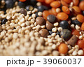 macro shot of mixed legumes 39060037