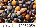 macro shot of mixed legumes 39060059